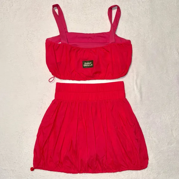 NWOT DAILY DRILLS Two Piece Bubble Crop Top and Skort size Small in Punch - Image 4