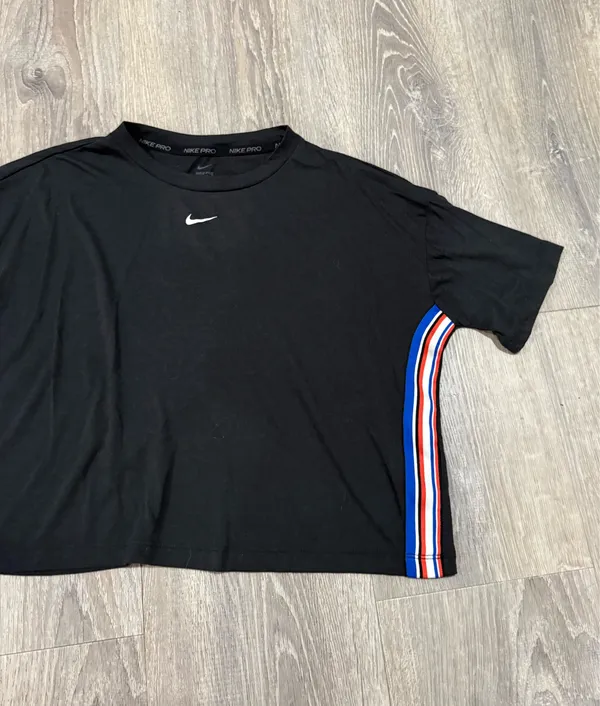 Nike cropped tee shirt  - Image 3