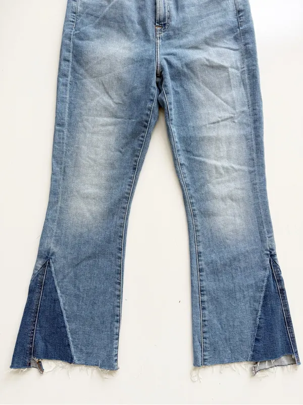 7 For All Mankind Flared Cropped Jeans Size 28 - Image 3