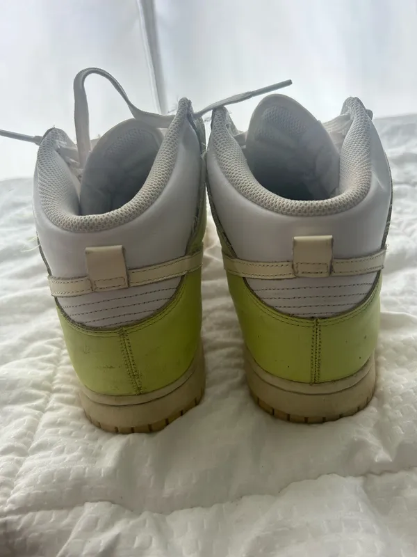 Nike Jordans woman’s 9.5 - Image 6