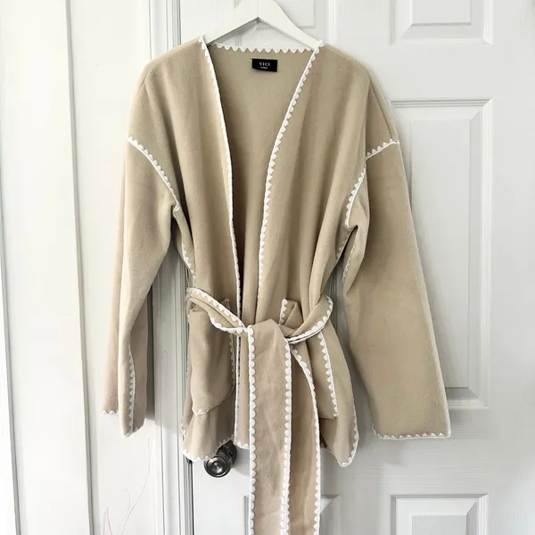 Vici Beige Fleece Scallop White Whipstitch Belted Cardigan Jacket Wrap Large - Image 2