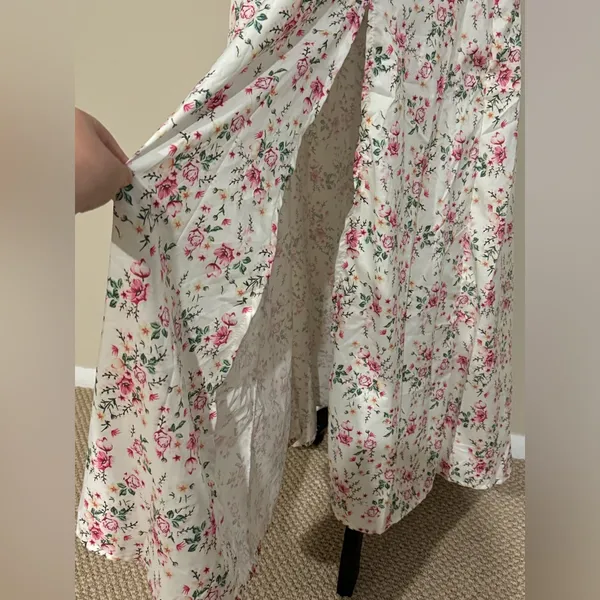 EUC Women's White and Pink Bohemian Floral Print Puff Sleeve Dress Size Medium - Image 4