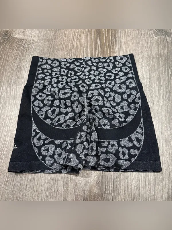 NWOT Halara Black Leopard Print High-Waisted Biker Shorts - Image 2