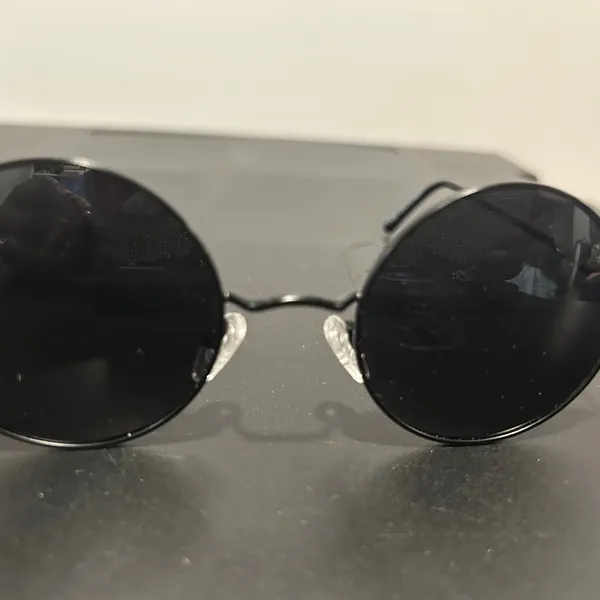 Round Black Sunglasses - Image 4
