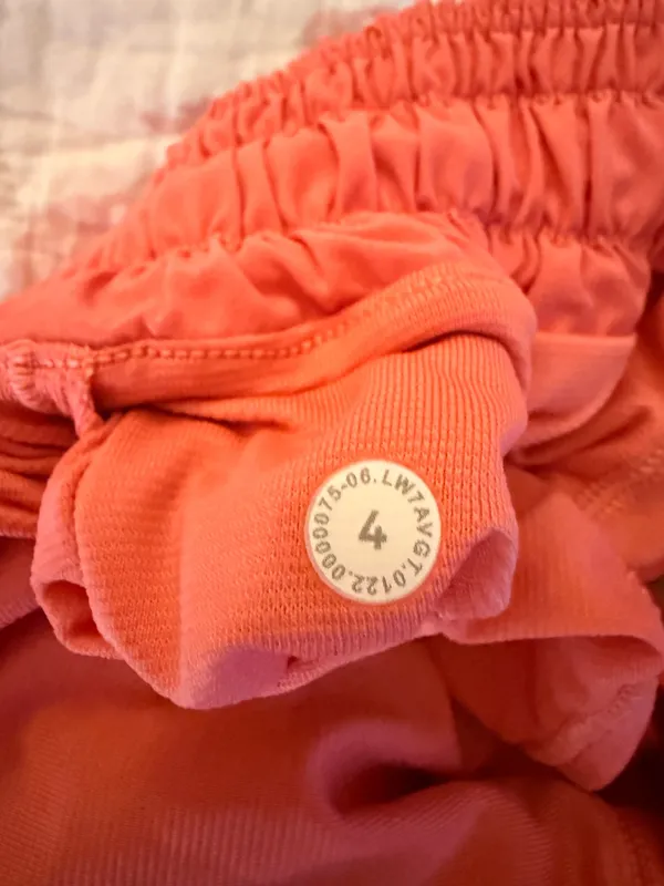 Lululemon Shorts Hotty Hot 2.5" Low-Rise - Image 3