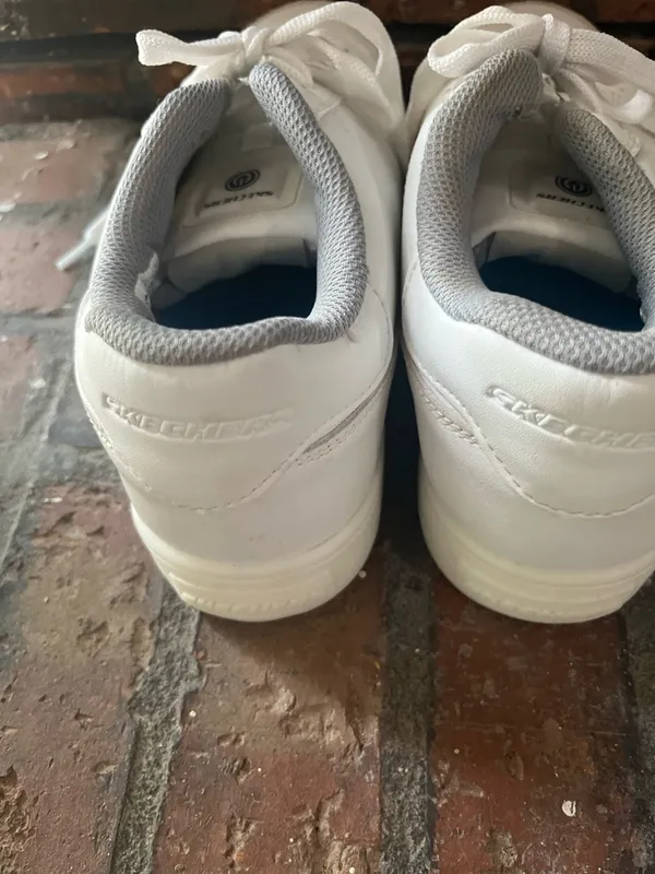 Skechers White Sneakers with Gray Collar size 7 (rm86) - Image 3