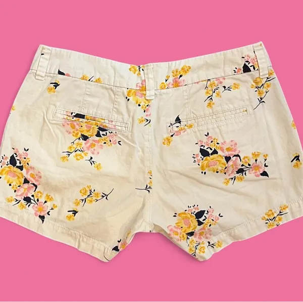 💐 Old Navy Floral Shorts - Image 3