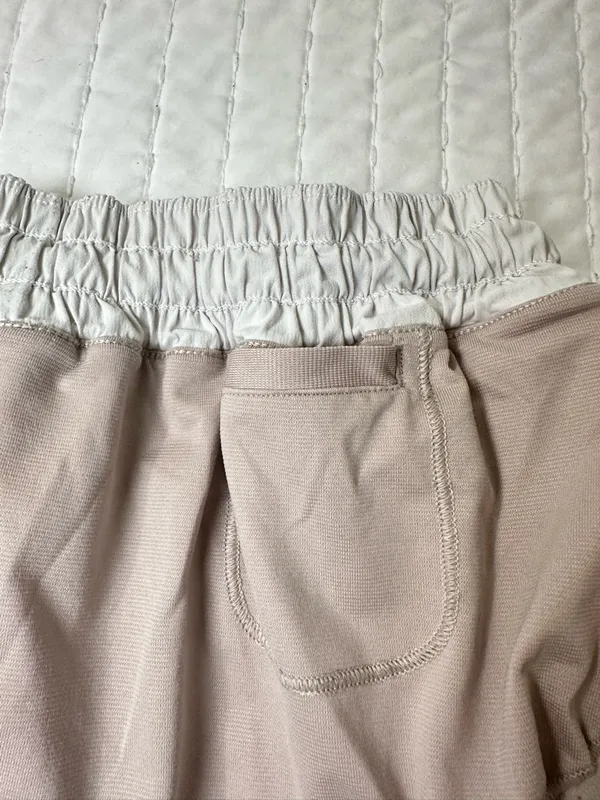 Lululemon Athletica Cream Women's Athletic Shorts - Elastic Waist in Size 12 - Image 11