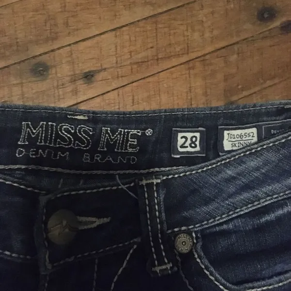 Miss Me cuffed distressed cuffed size 28 dark wash bling western cropped skinny - Image 2