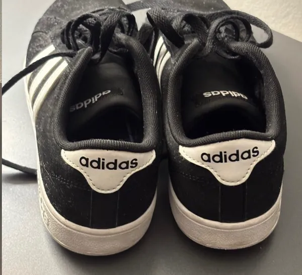 Adidas kids sneakers size 4.5 - Image 2