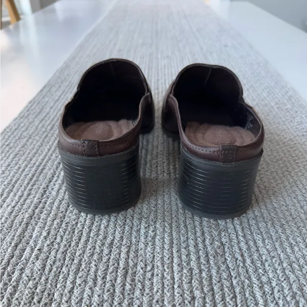 Vintage Croft & Barrow Dark Chocolate Brown Leather Loafer Mules Size 7.5 - Image 6