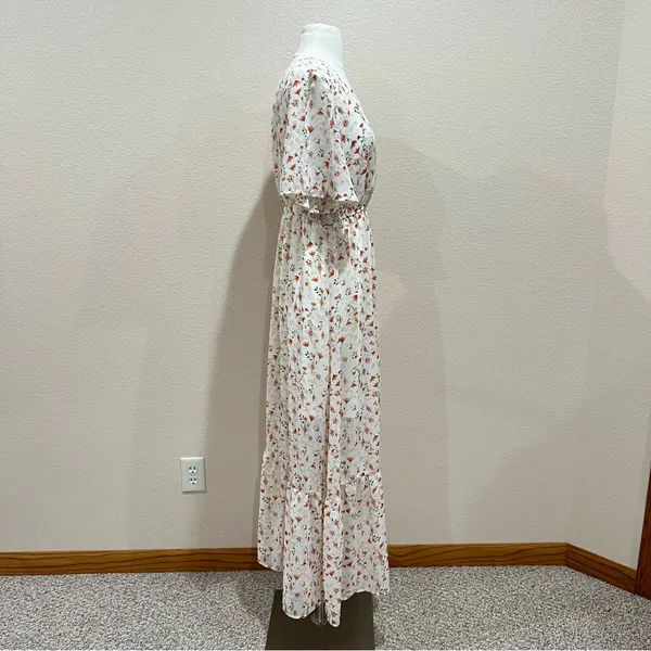 Cream Floral Tiered Maxi Dress Size Large - Image 7