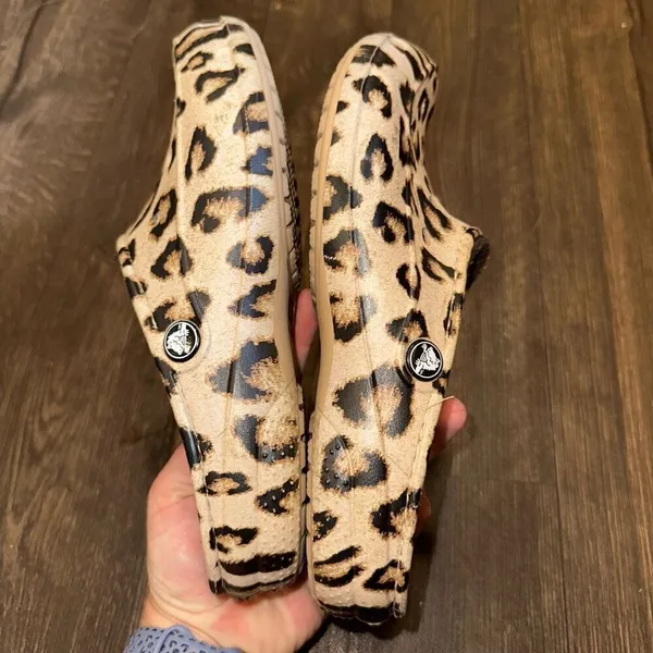 Crocs leopard spot rubber washable slip in W7 ortho clogs - Image 4