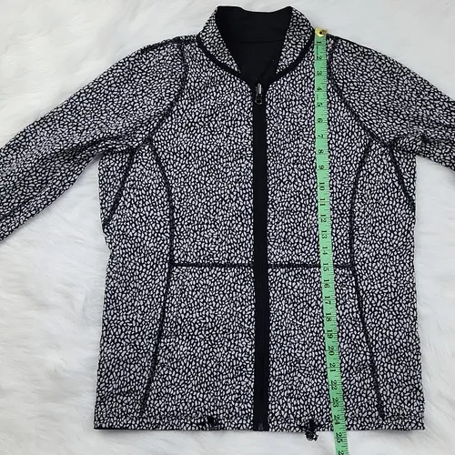Lululemon Fast Track Reversible Zip-up Jacket Black‎ White Women's size 6 - Image 14