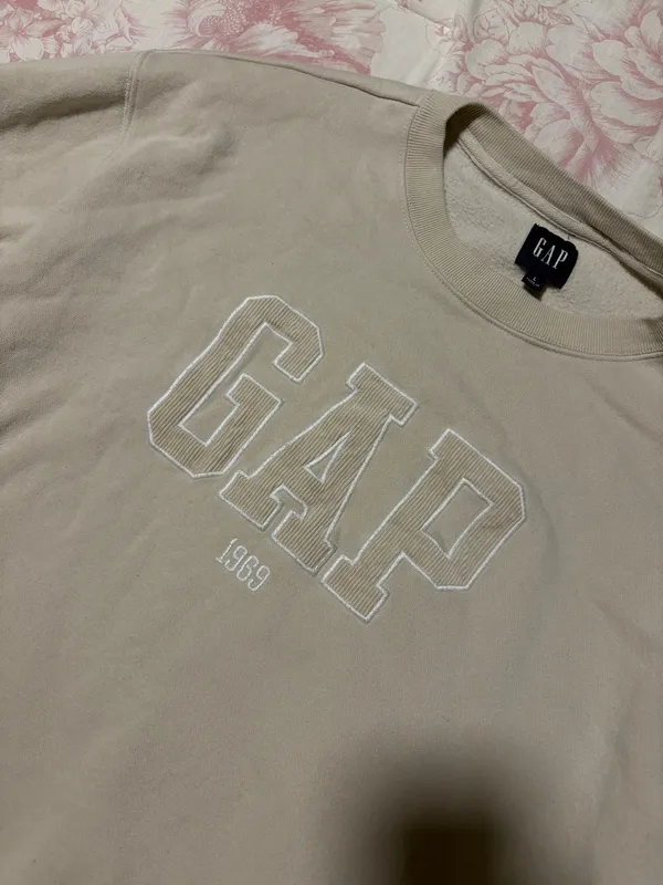 Gap Crewneck - Image 3