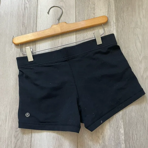 Lululemon Workout Shorts high rise 2.5" womens Black (size 6) activewear gym - Image 3