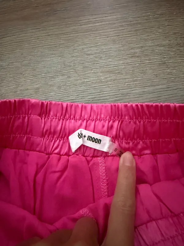 Pink ruffle skirt - Image 2