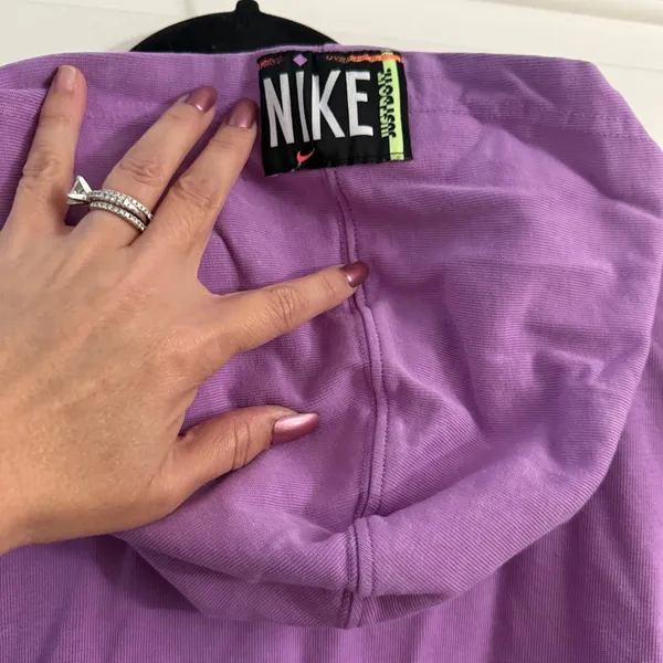 Nike Women's Purple lavender hoodie size medium - Image 5