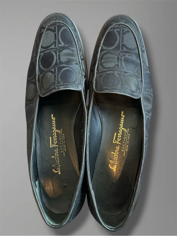 VNTG Salvatore Ferragamo Boutique Black Gancini Monogram Canvas Loafers 8.5B - Image 6