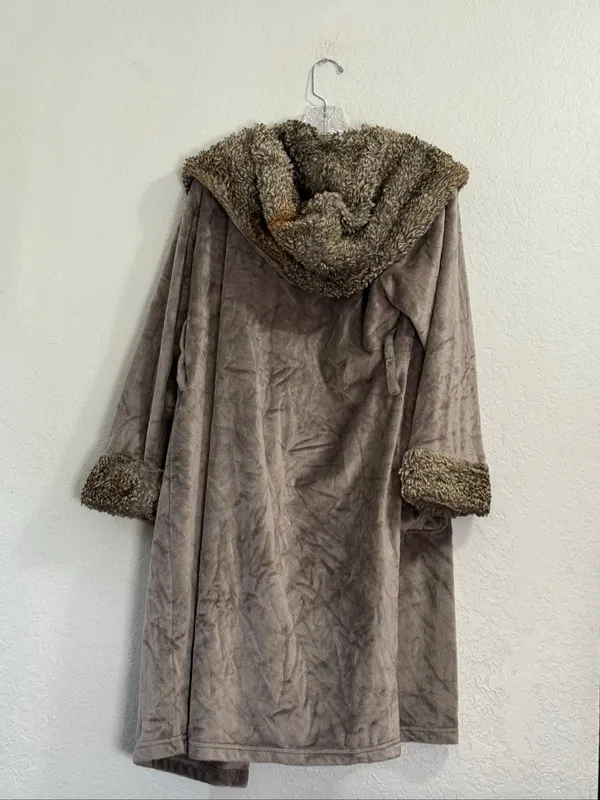 Pottery Barn Ombre Tipped Fur Robe Unisex S Gray brown Comfort Lounge - Image 4