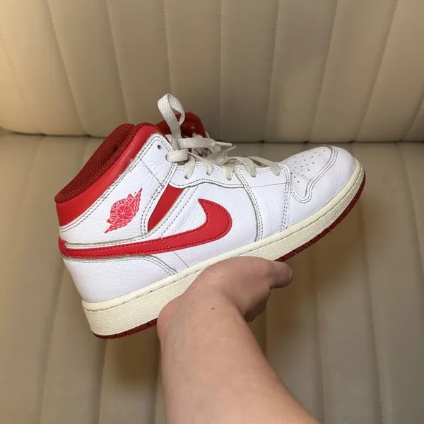 Jordan 1 Mid SE Sneakers Size 6Y Womens 7.5-8 Nike Red and White High-Top Shoes - Image 3