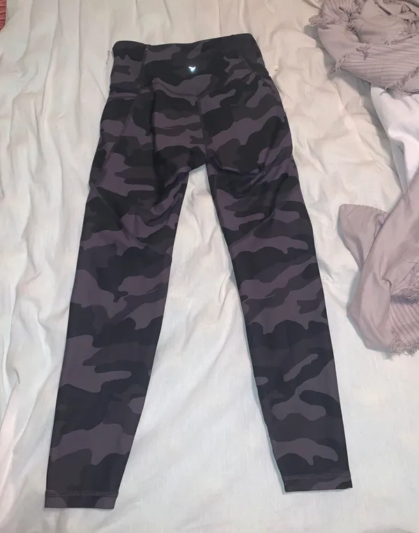 Old Navy Camo Leggings - Image 2
