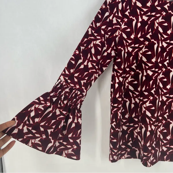 Ann Taylor Elegant Burgundy Floral Print Stretch Crepe Women's Bell Sleeve Top M - Image 4