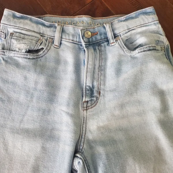 American Eagle Mom jeans high rise light wash distressed pockets size 2 - Image 2