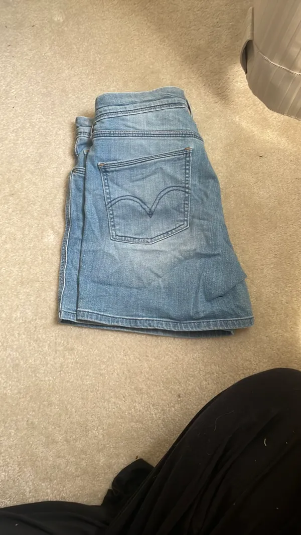 Light Wash Denim Levi’s - Image 3
