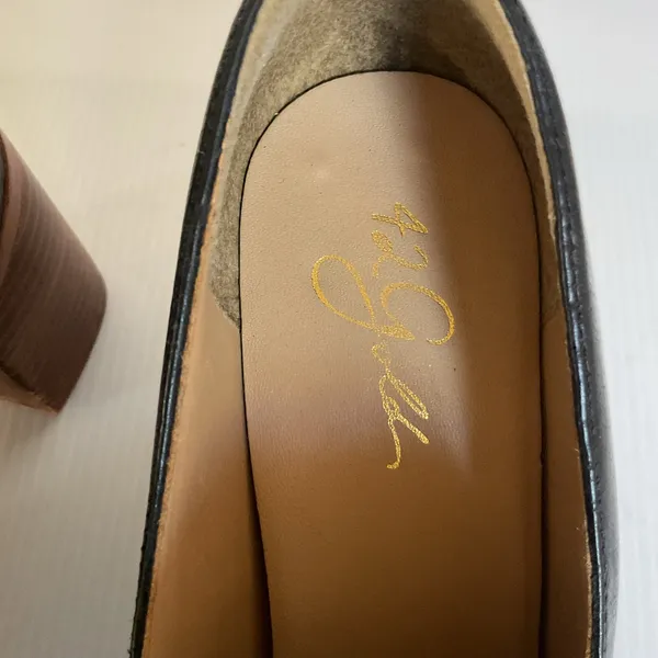 42 Gold Women’s Size 6 Black Leather Loafer Pumps Block Heel Slip On Shoes - Image 7
