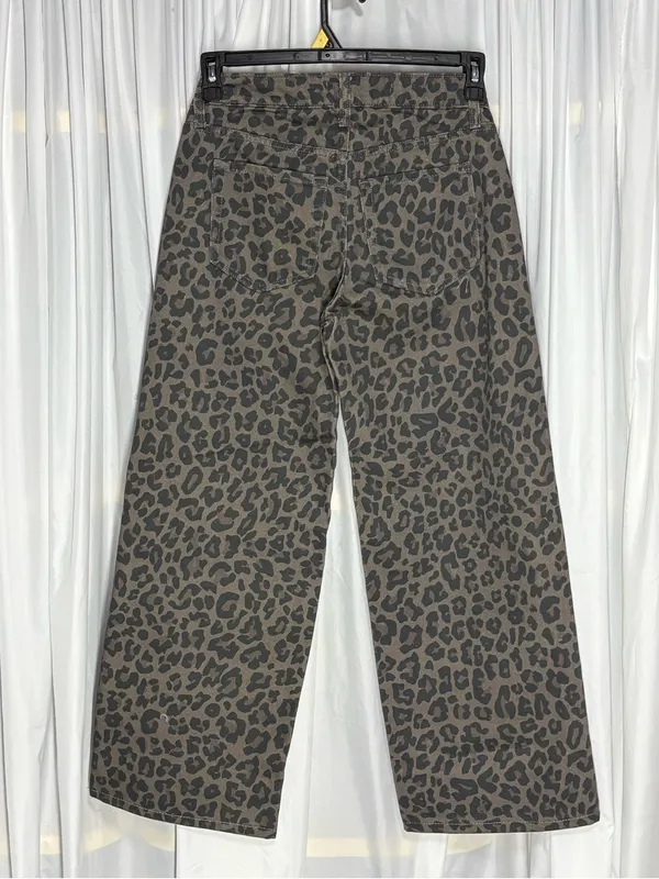 Wild Fable Taupe and Black Leopard Wide-Leg Jeans Size 0/R - Image 2