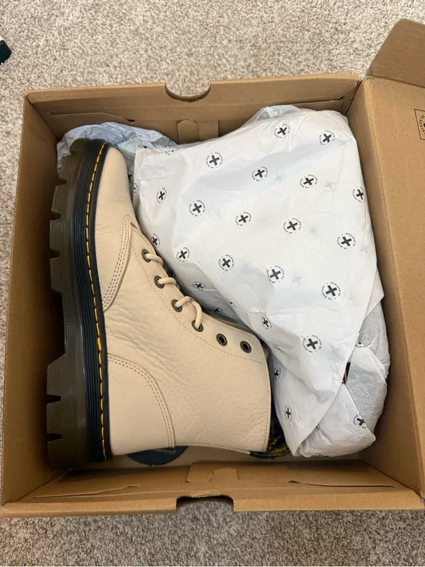 Dr Martens Charlee Chukka Boot in Parchment‎ Beige - Image 4