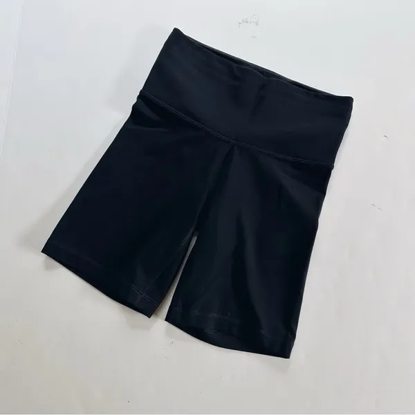 Aritzia TNAction Hi-Rise 7" Short Biker Black - Image 4