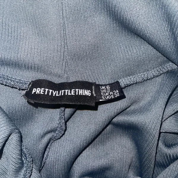 PrettyLittleThing cropped quarter-zip long sleeve top shirt woman’s Small EUC - Image 3