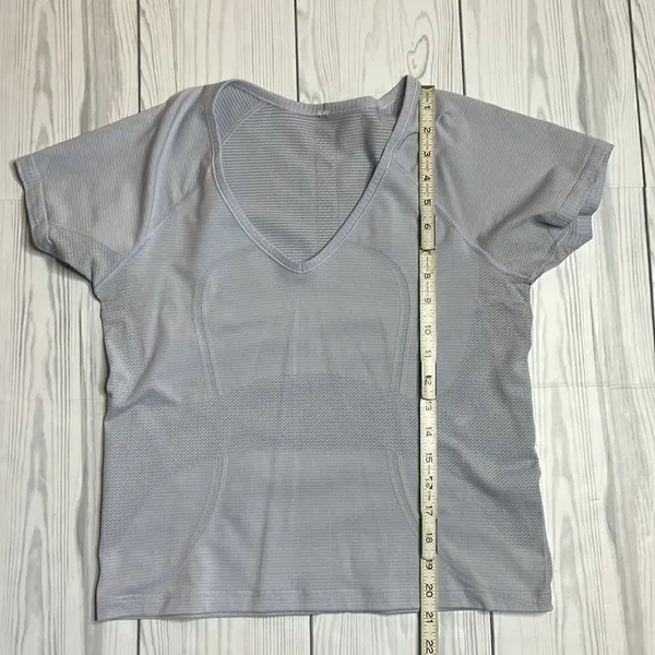 Lululemon Blue v neck Speedy Short Sleeve T-shirt Cropped Size 8 - Image 5