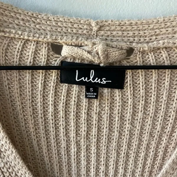 Lulus V-neck sweater - Image 2