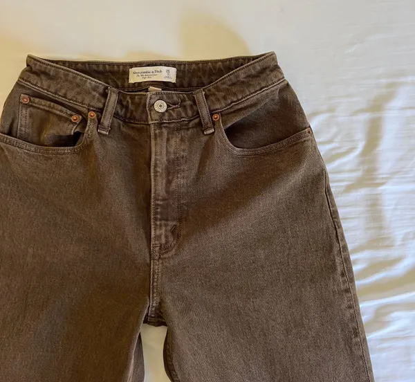 Abercrombie Curve Love 90s High Rise Relaxed Jean - Image 2