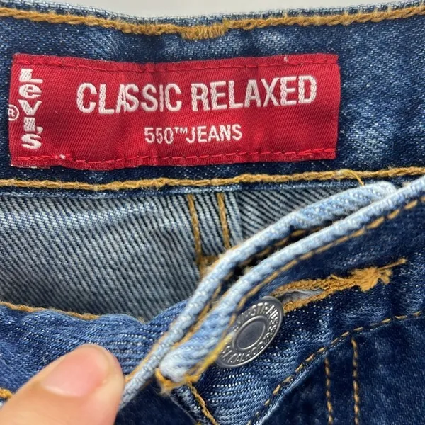 Levi’s women’s 550 relaxed fit tapered leg size 20 short retro look - Image 3