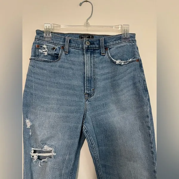 Abercrombie & Fitch Ultra‎ High Rise Mom Jeans Distressed Size 28 - Image 3