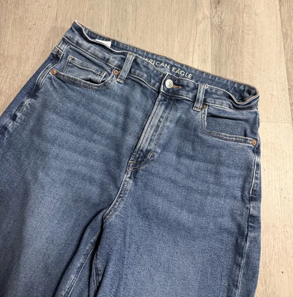 American Eagle Mom Jeans - Image 3