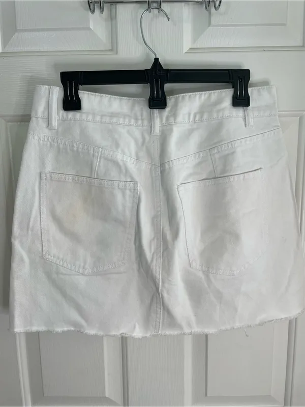 tgla Francesca's White Denim Mini Skirt Frayed Hem Five Pocket Size Medium new - Image 6