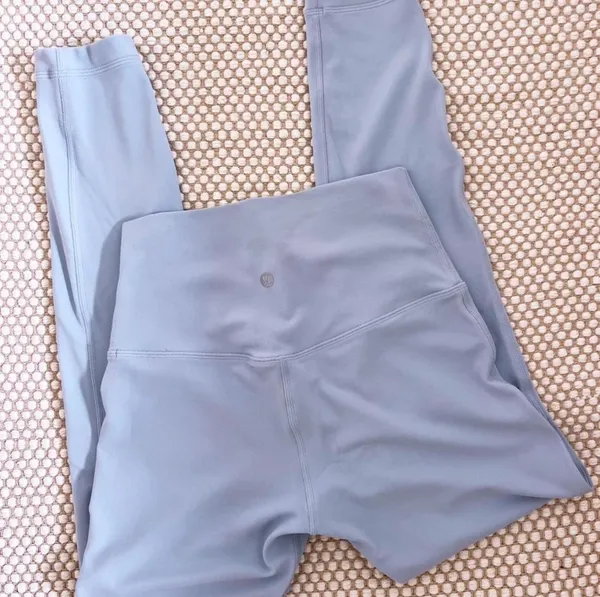blue linen lululemon leggings - Image 2