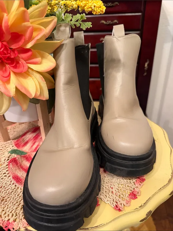 🥾🥾🥾BOGOHO🥾🥾🥾Women's Chunky Chelsea Combat Boot in Taupe-9 - Image 3