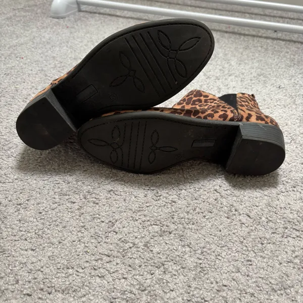 SO Brown and Black Leopard Print Ankle Booties Size 10 - Image 7