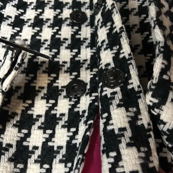 Focus 2000 Black & White Houndstooth Check Long Buttoned Coat Size 6 - Image 6