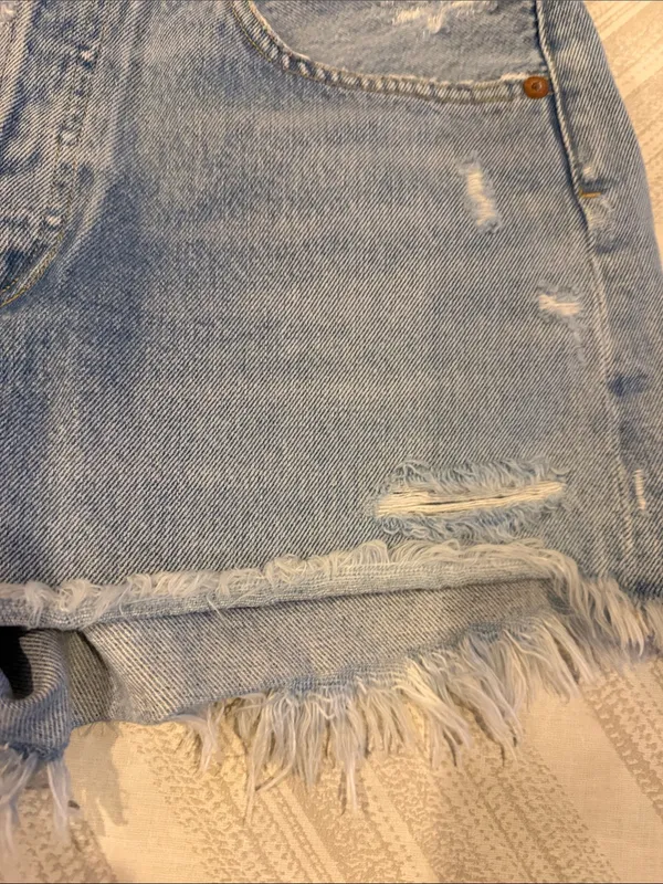 AGOLDE Light Wash Frayed Hem Distressed Denim Shorts Women’s Size 27 - Image 4