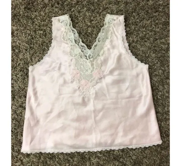 Vintage light pink sleep top with adorable dainty lace, bead, and flower details - Image 5