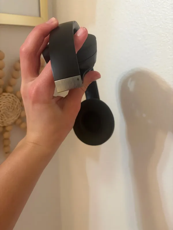 Beats Solo Wireless Headphones - Image 4