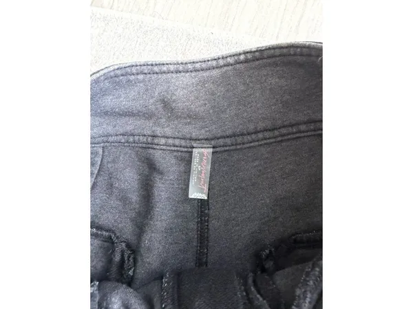 FREE PEOPLE Movement Gray Sweat Shorts Size Small - Image 7