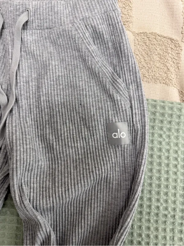 Alo Yoga Women's Muse Sweatpants XS - Image 3